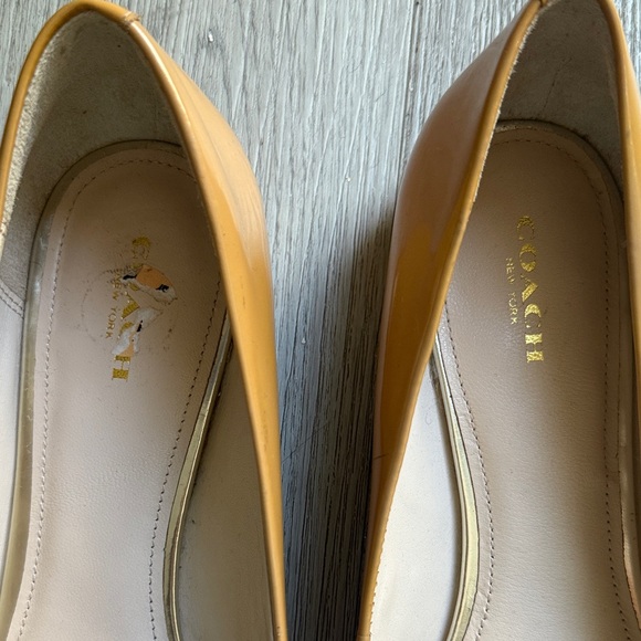 Coach Tan Flats with Gold Detail - Picture 4 of 10